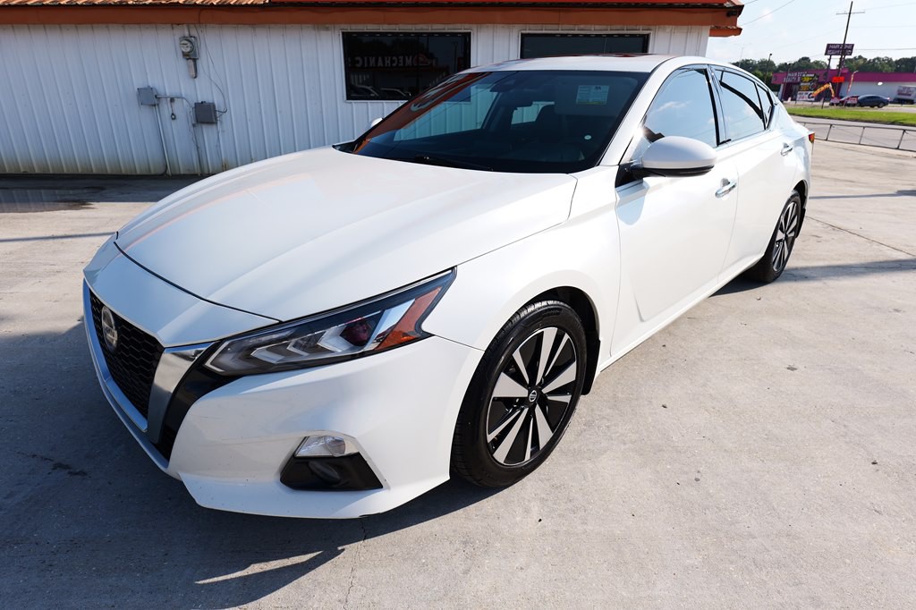 2022 Nissan Altima Image 9