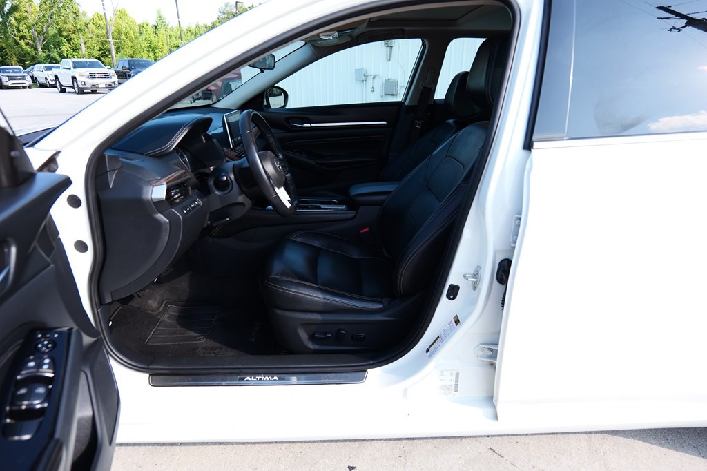 2022 Nissan Altima Image 10