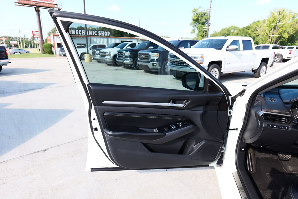 2022 Nissan Altima Image 13