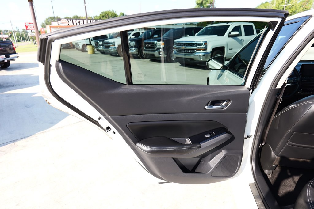 2022 Nissan Altima Image 32