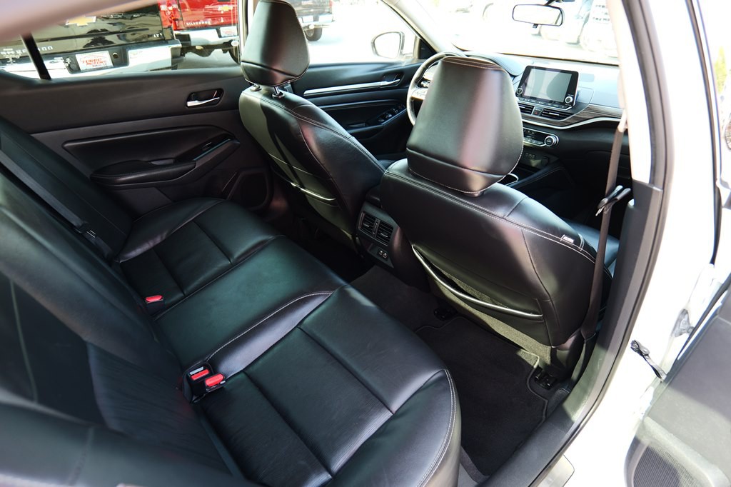 2022 Nissan Altima Image 38