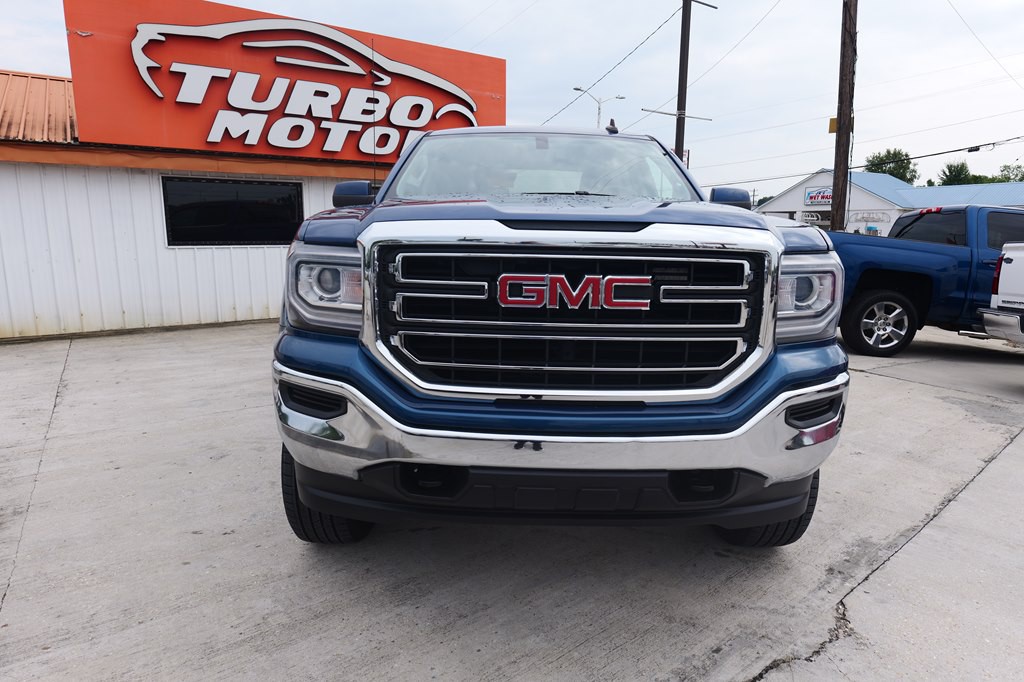 2018 GMC Sierra Image 2