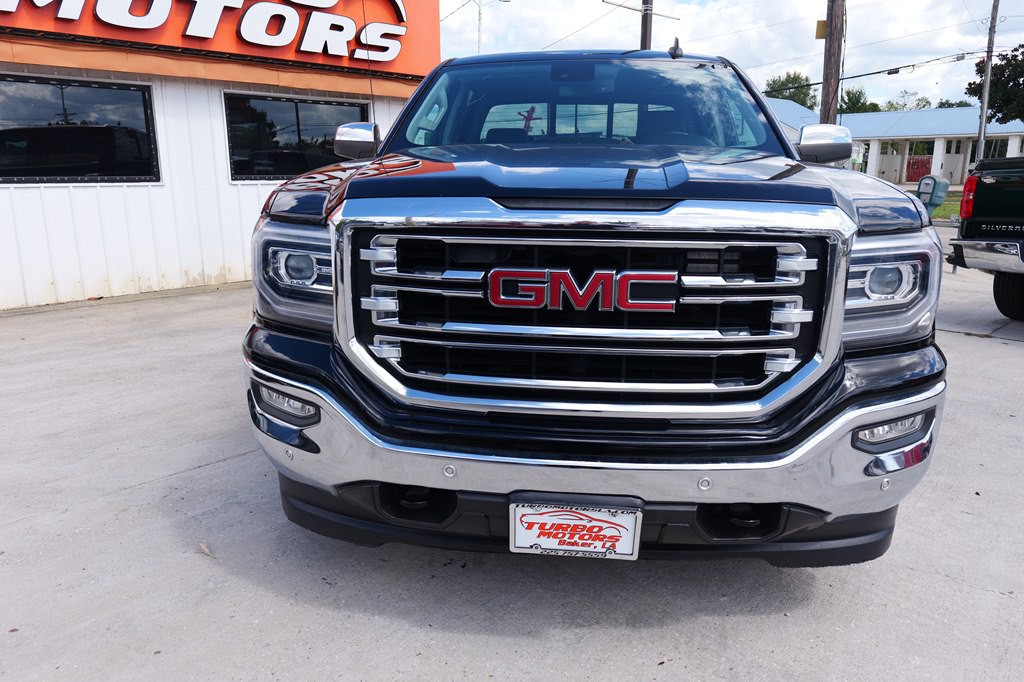 2018 GMC Sierra Image 2