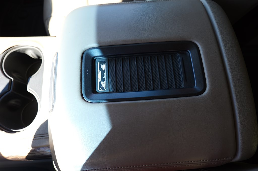 2016 GMC Yukon Image 32