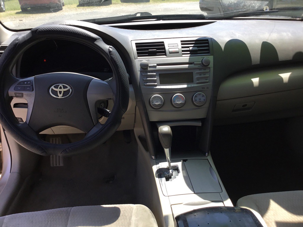 2011 Toyota Camry Image 12