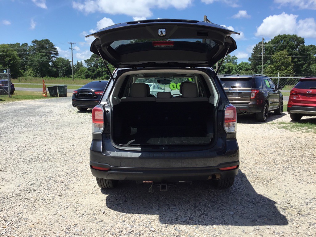 2017 Subaru Forester Image 9