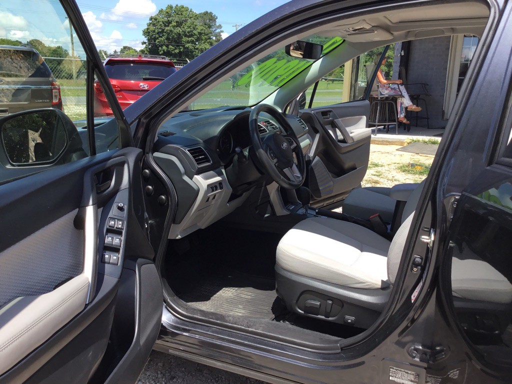 2017 Subaru Forester Image 11