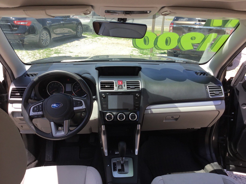 2017 Subaru Forester Image 12