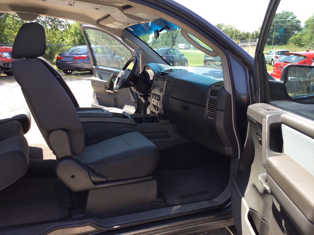 2005 Nissan Titan Image 11