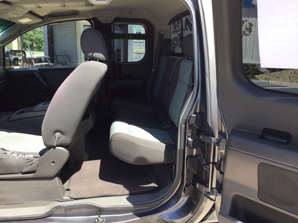 2005 Nissan Titan Image 12