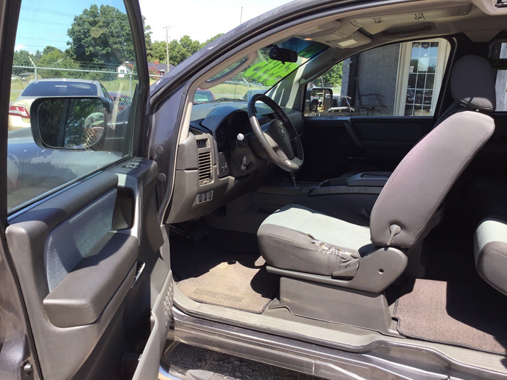 2005 Nissan Titan Image 13