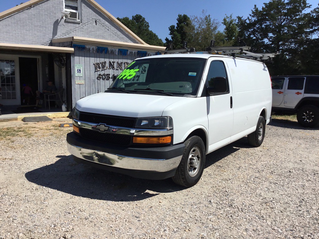 2017 Chevrolet Express Image 1