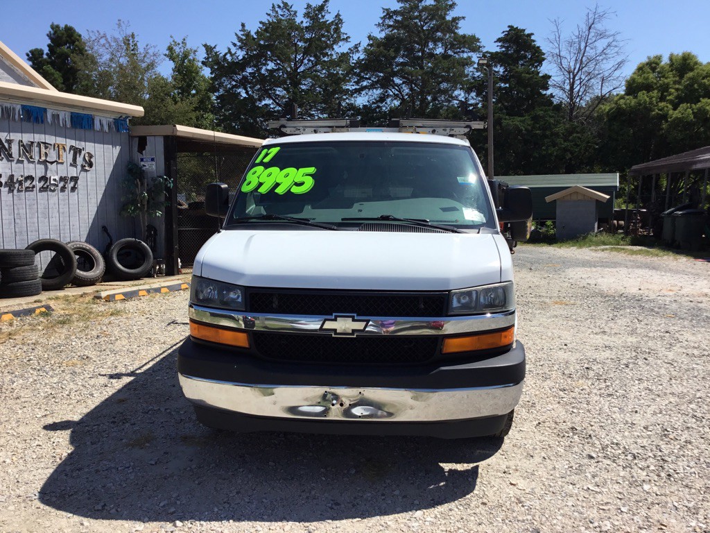 2017 Chevrolet Express Image 2