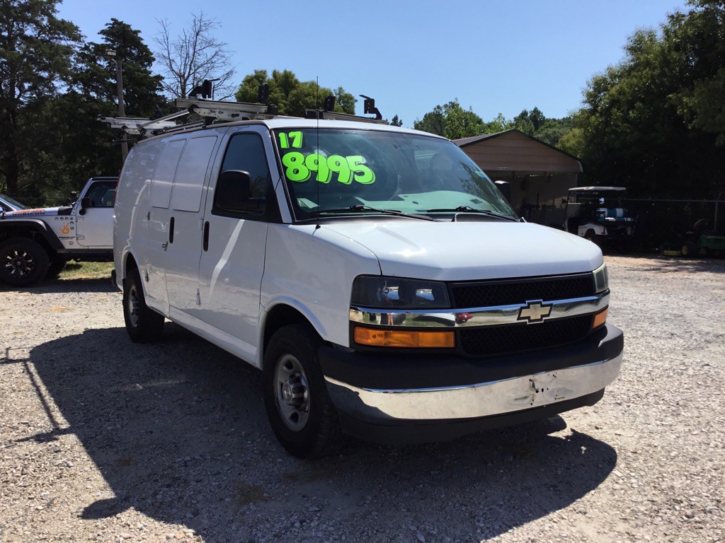 2017 Chevrolet Express Image 3