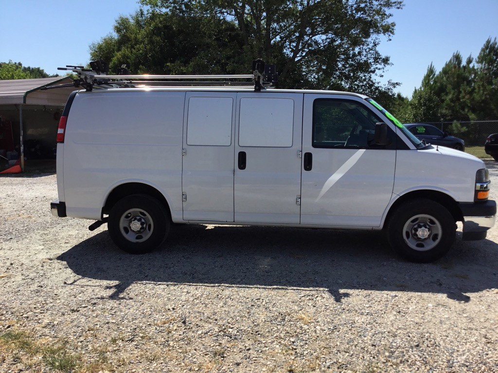 2017 Chevrolet Express Image 4