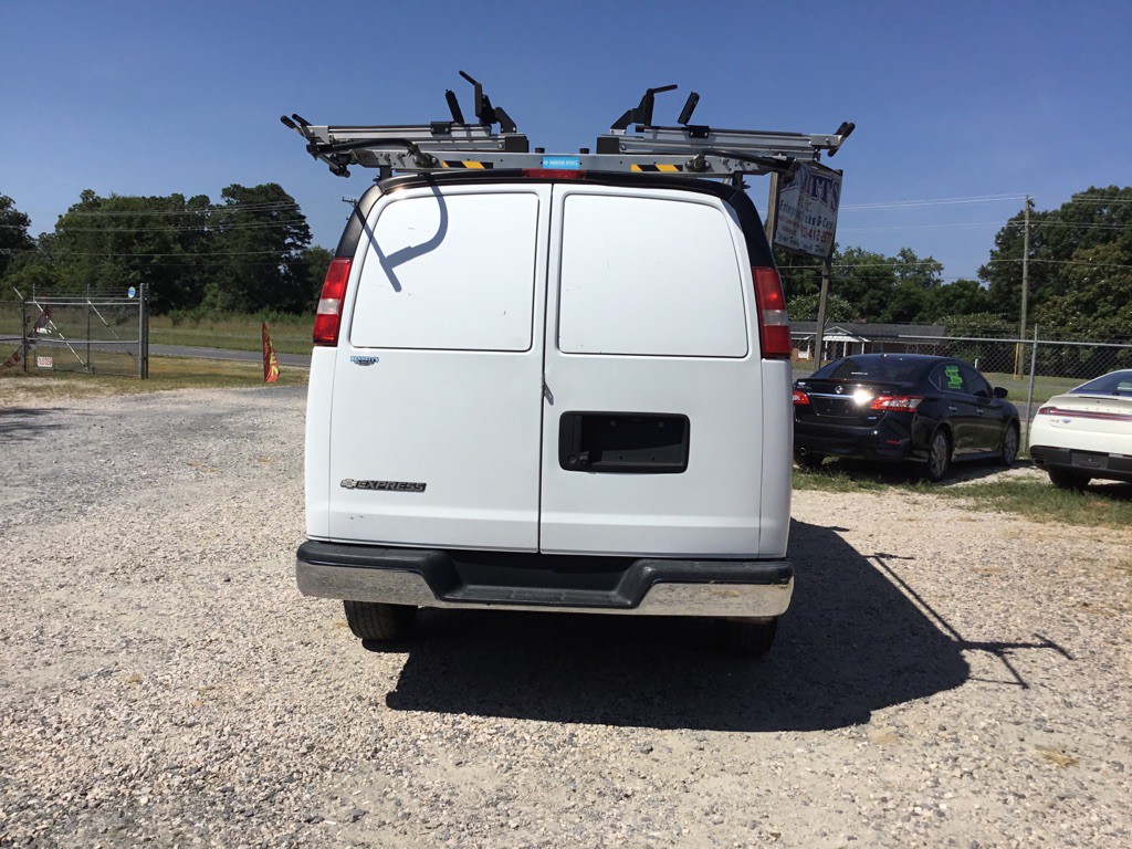 2017 Chevrolet Express Image 7