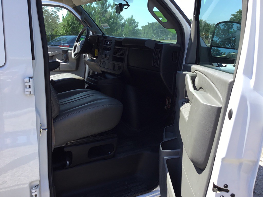2017 Chevrolet Express Image 12