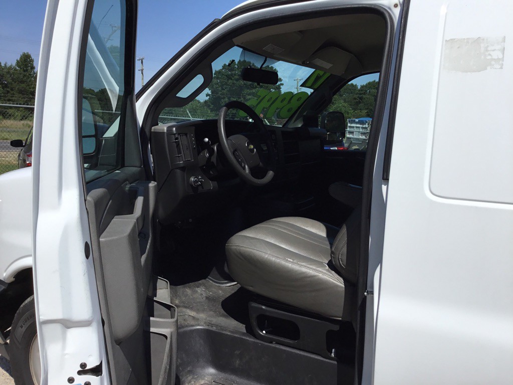 2017 Chevrolet Express Image 13