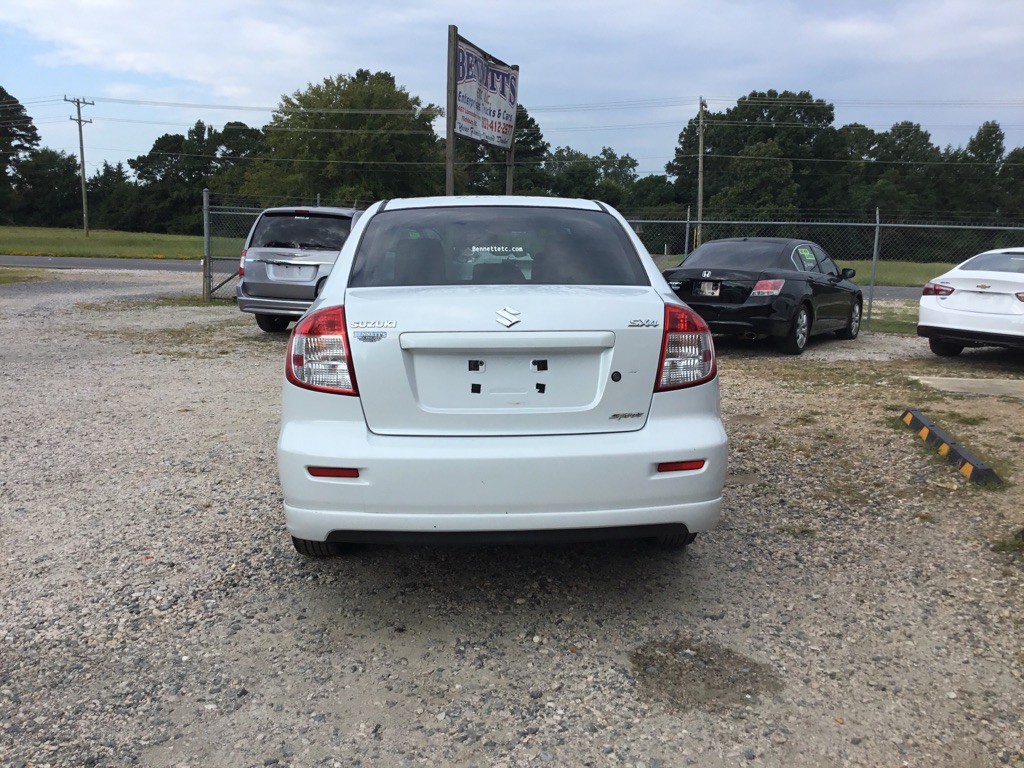 2011 Suzuki SX4 Image 8