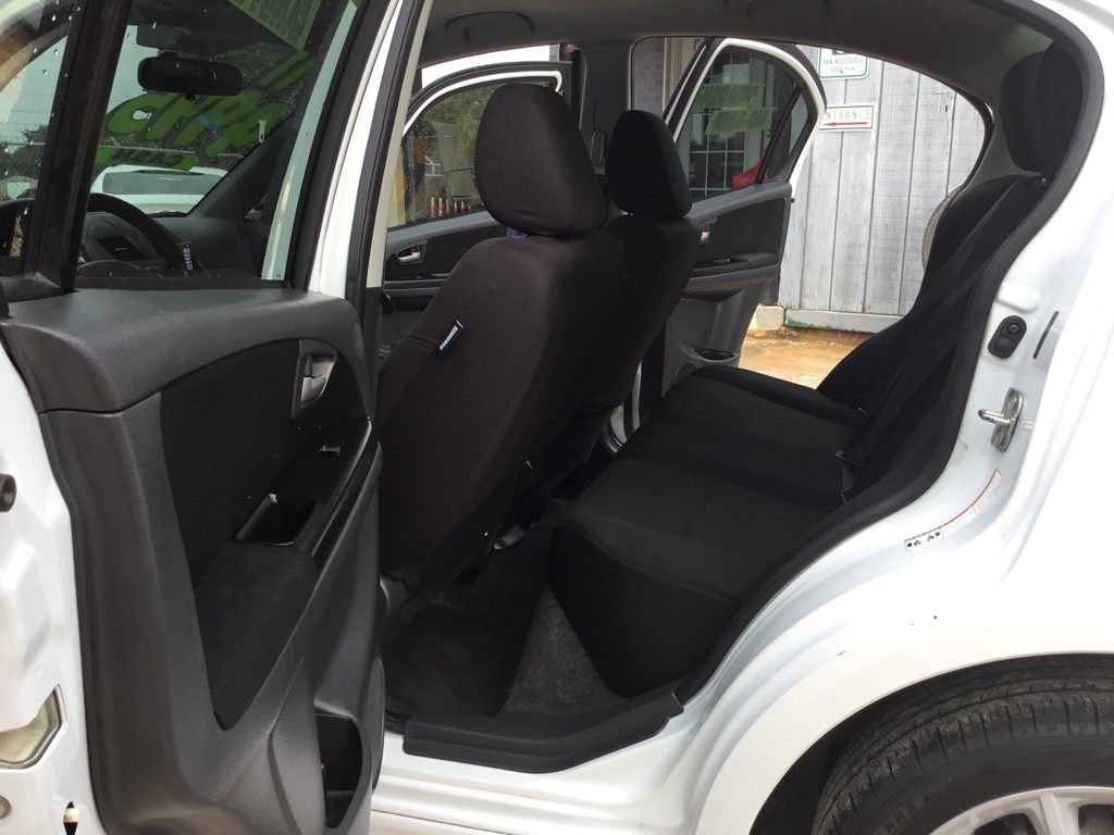 2011 Suzuki SX4 Image 10