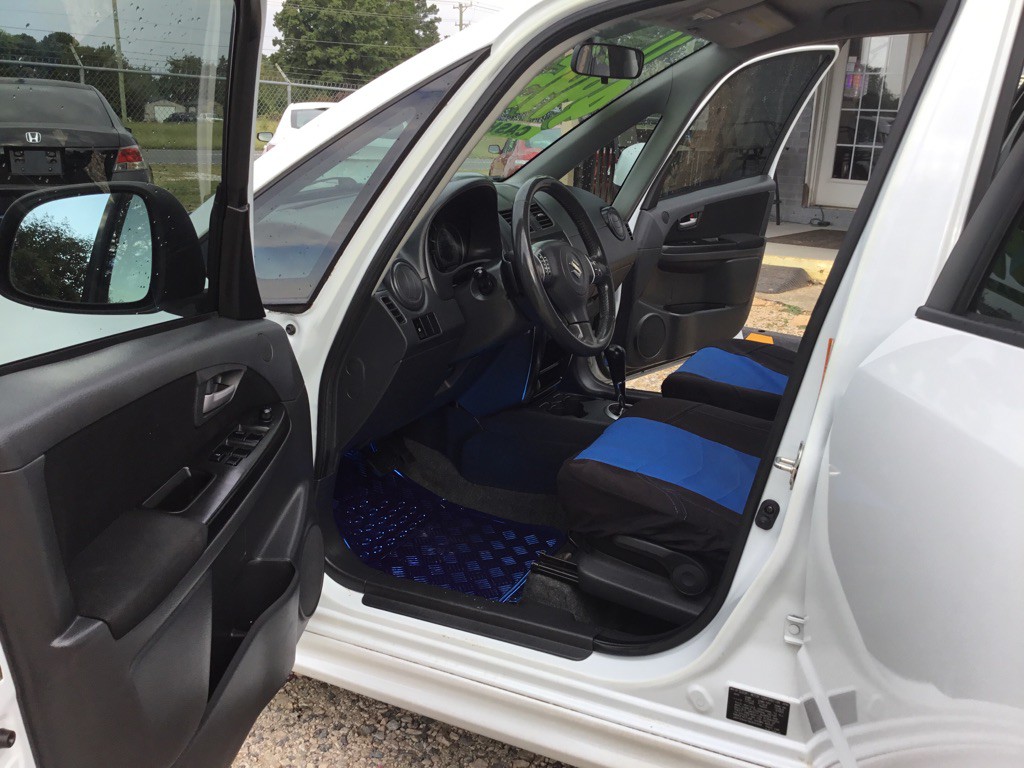 2011 Suzuki SX4 Image 11