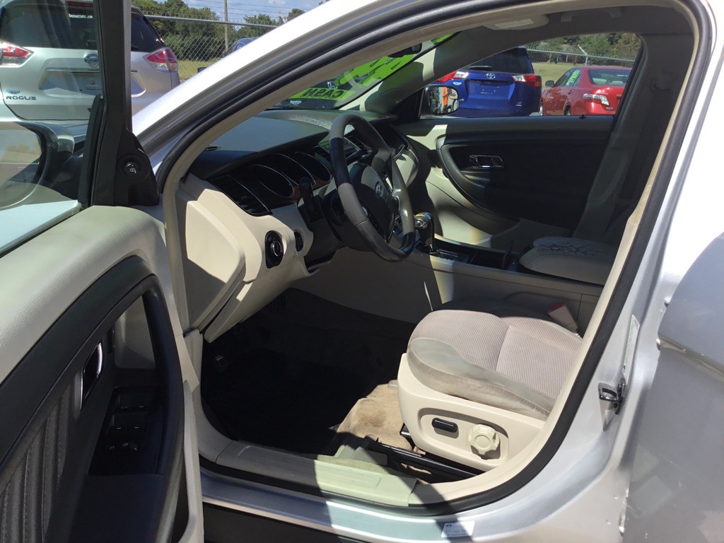 2012 Ford Taurus Image 10