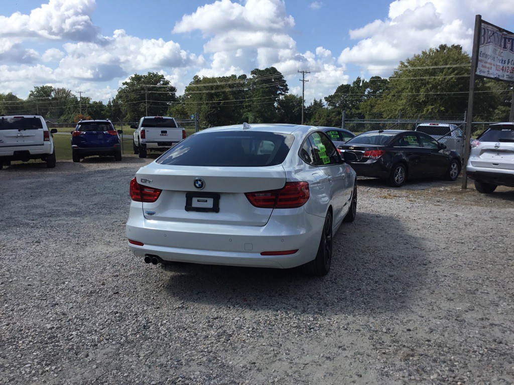2015 BMW 3 Series Image 8