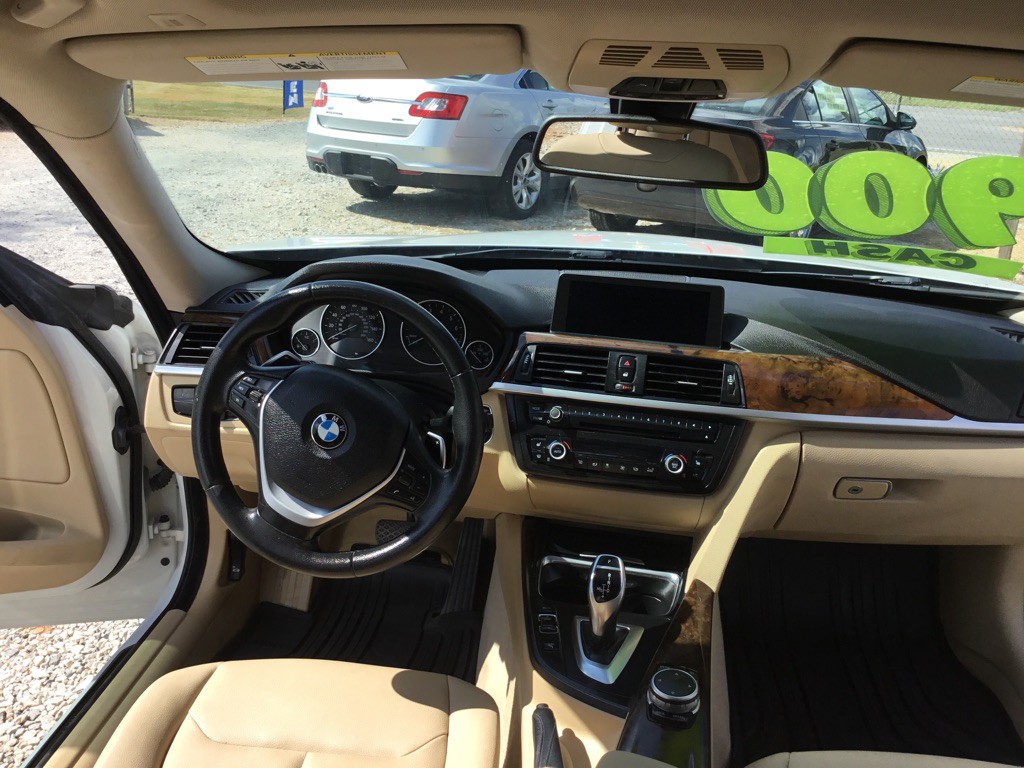 2015 BMW 3 Series Image 11