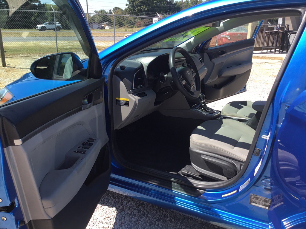 2017 Hyundai Elantra Image 10