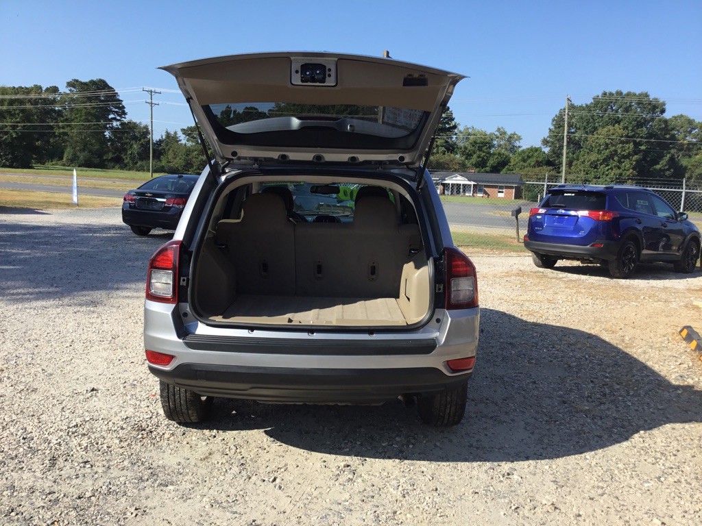 2016 Jeep Compass Image 9