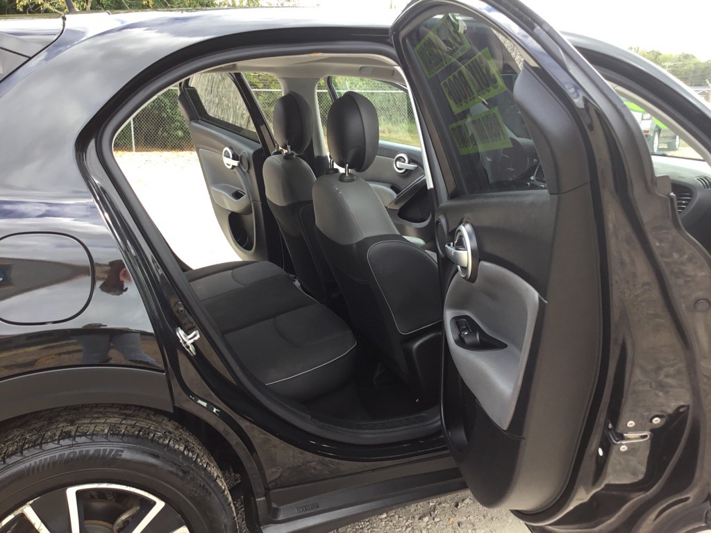 2016 FIAT 500 Image 10