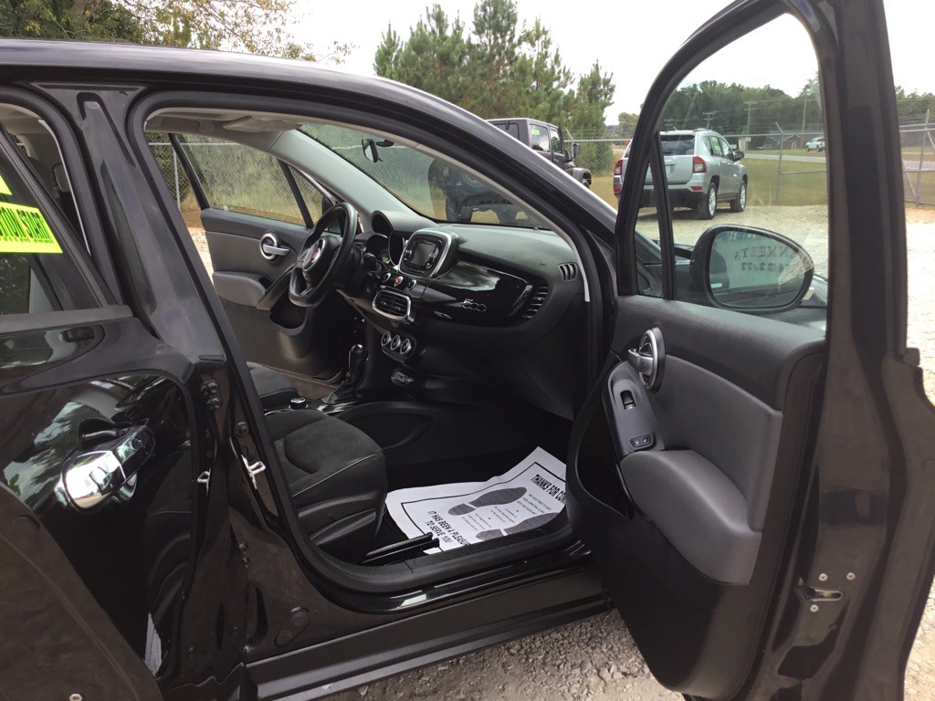 2016 FIAT 500 Image 11