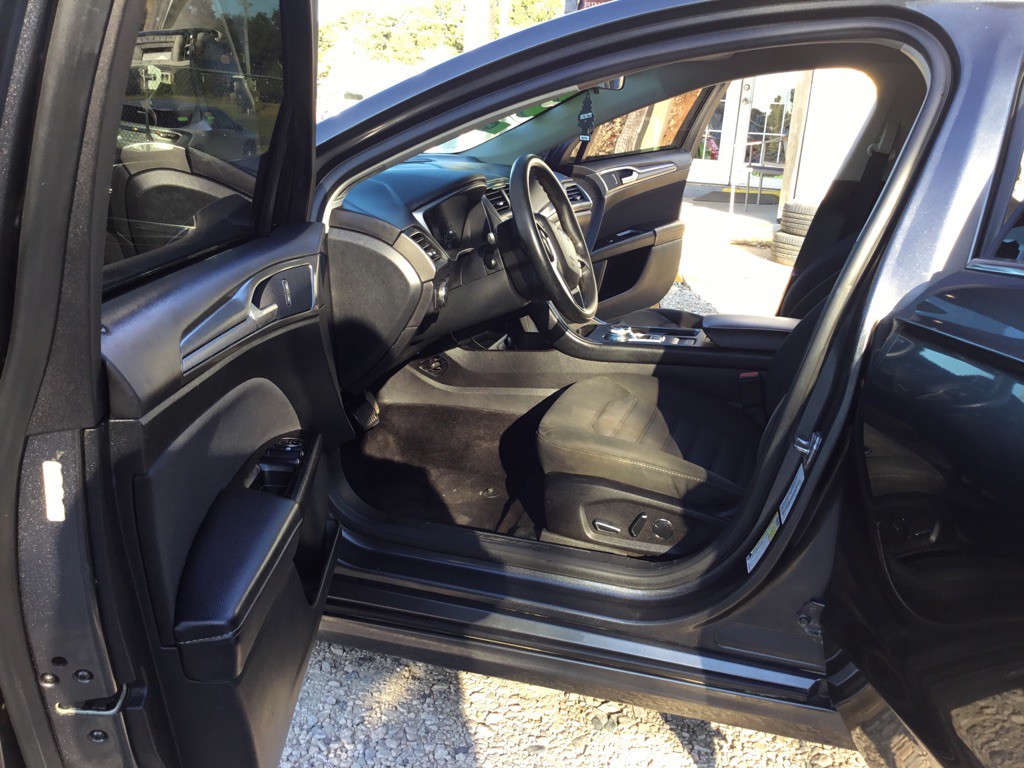 2017 Ford Fusion Image 10