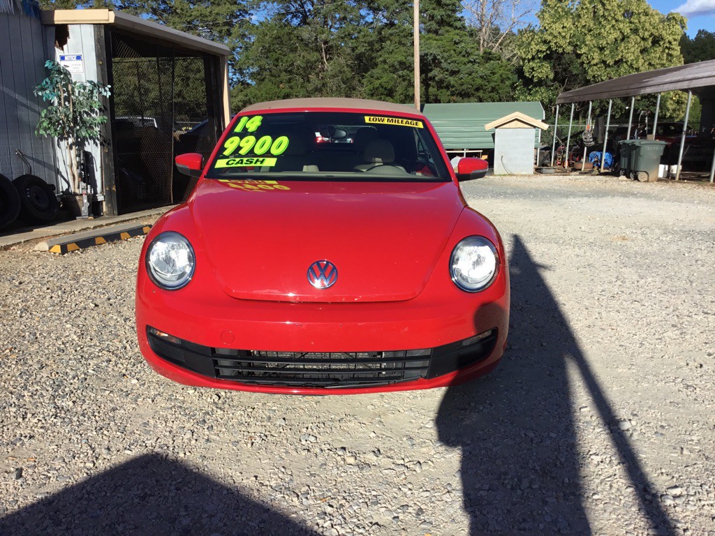 2014 Volkswagen Beetle Image 2