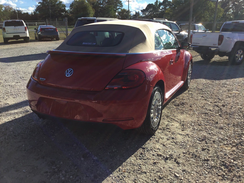 2014 Volkswagen Beetle Image 8