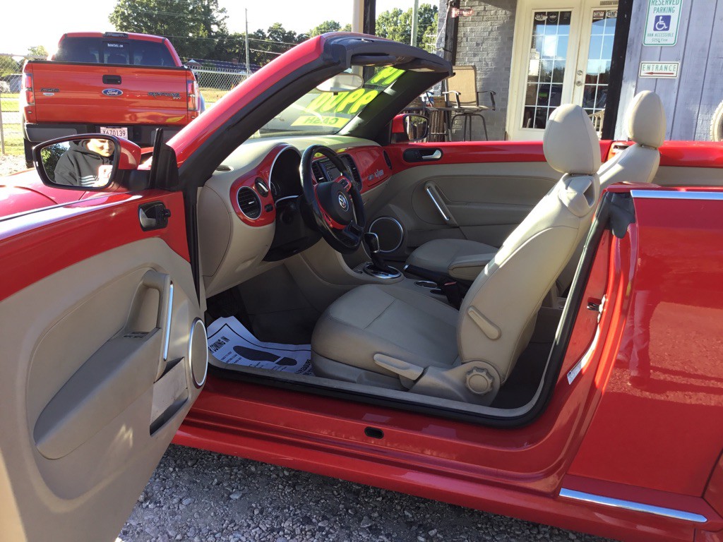 2014 Volkswagen Beetle Image 11