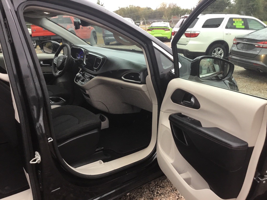 2020 Chrysler Pacifica Image 11