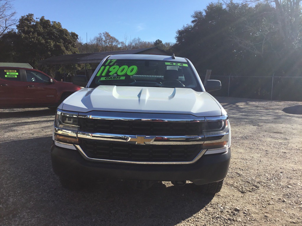 2017 Chevrolet Silverado 1500 Image 2