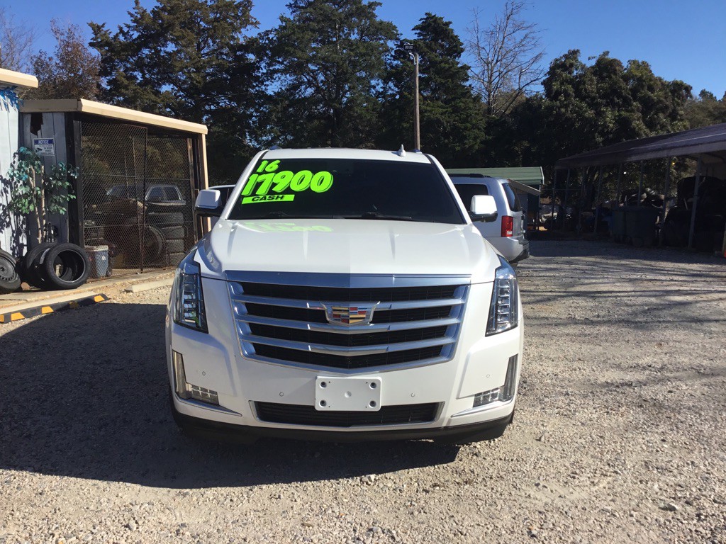 2016 Cadillac Escalade Image 2