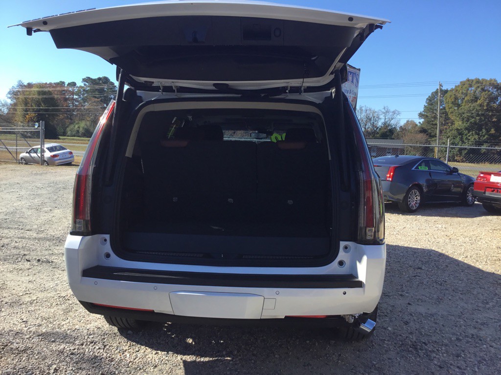 2016 Cadillac Escalade Image 9