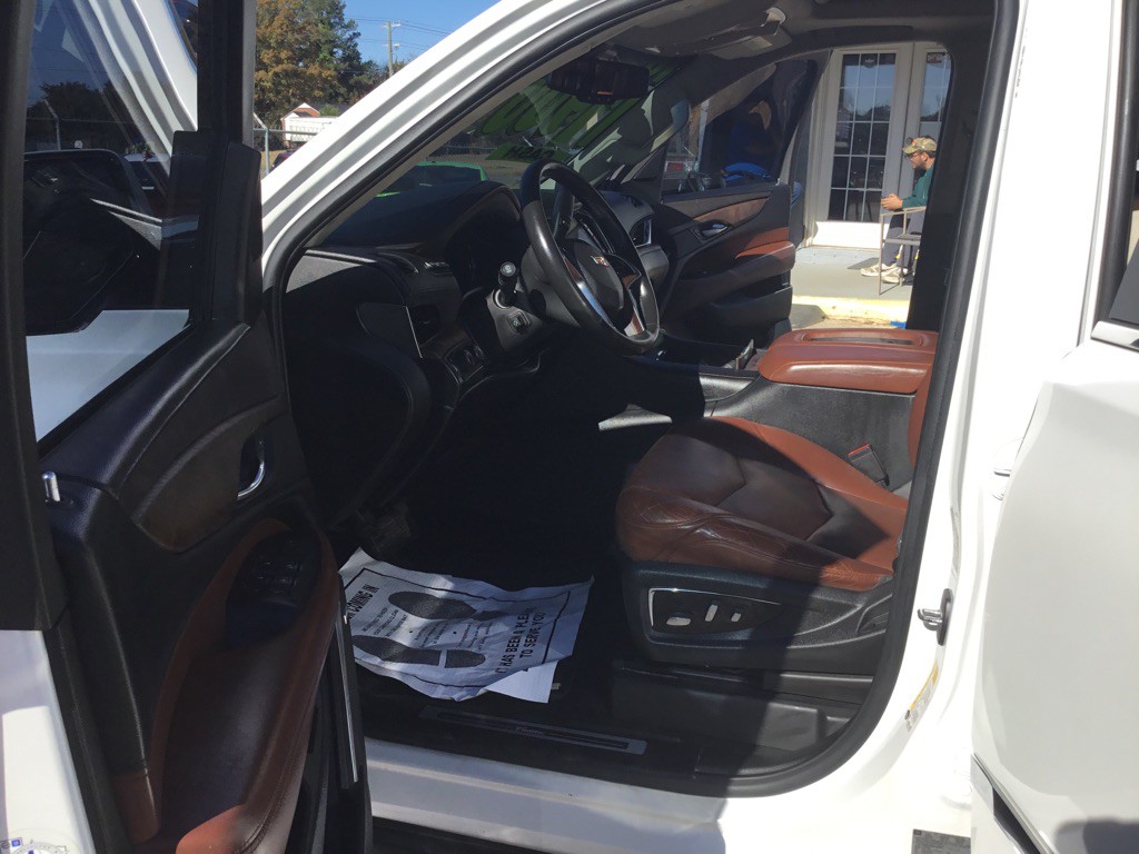 2016 Cadillac Escalade Image 12