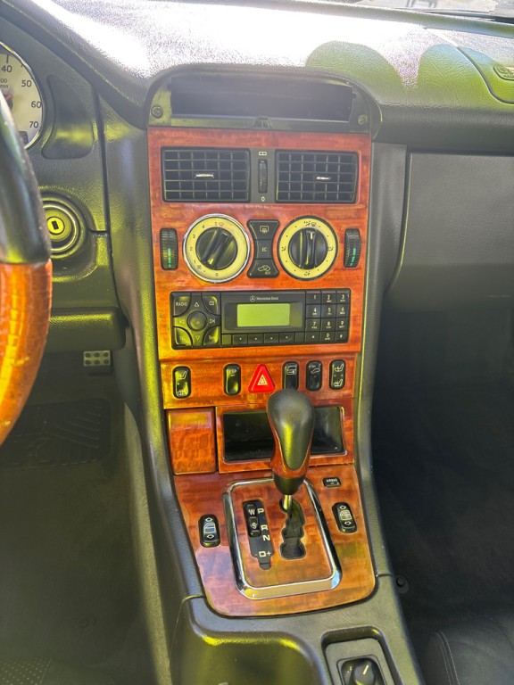 2002 Mercedes-Benz SLK-Class Image 10