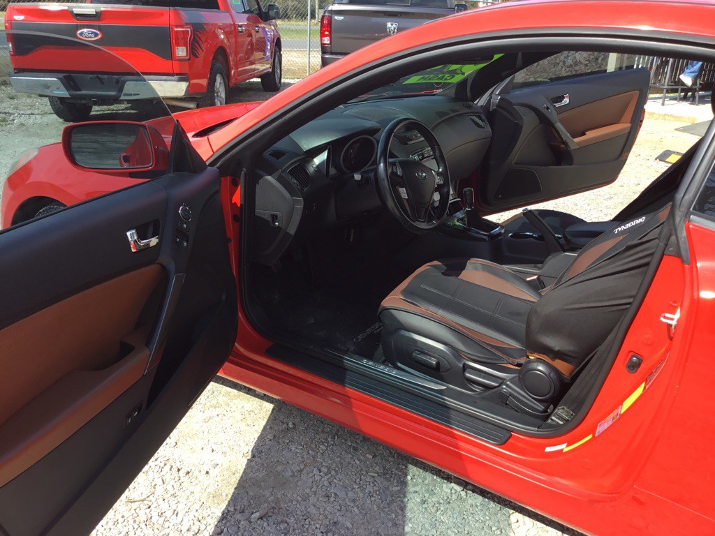 2010 Hyundai Genesis Image 9