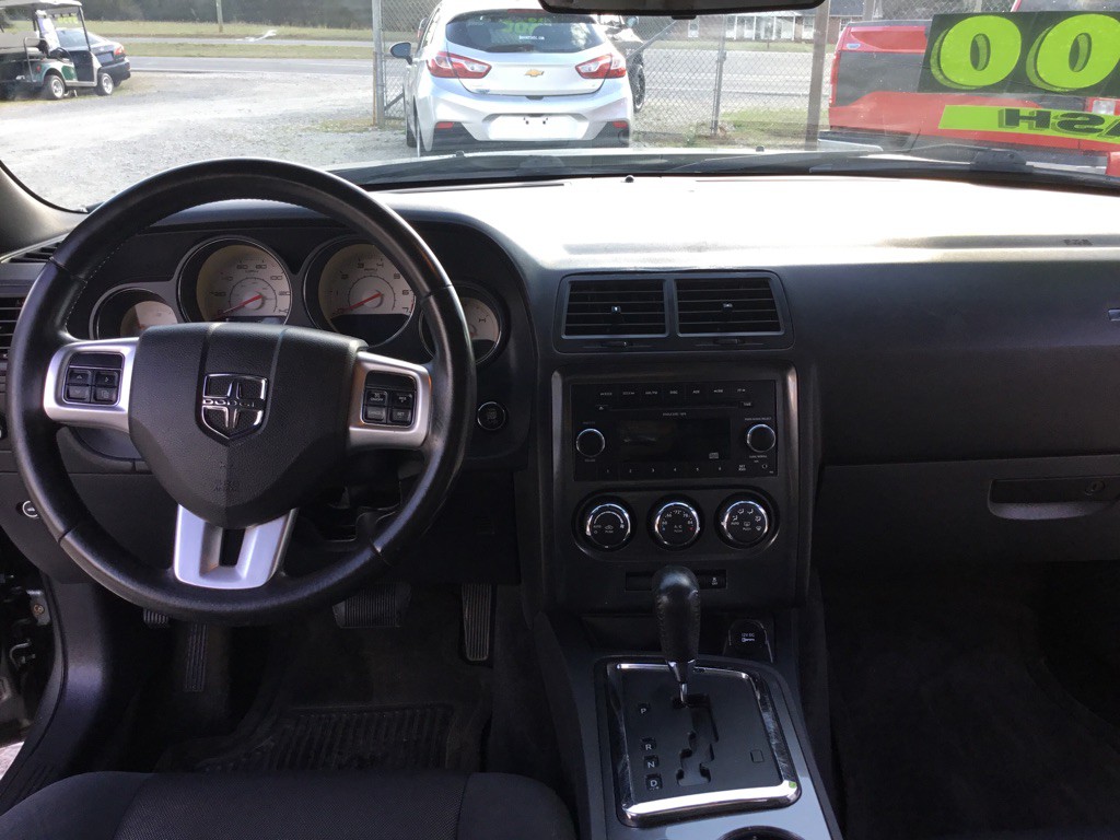 2011 Dodge Challenger Image 11