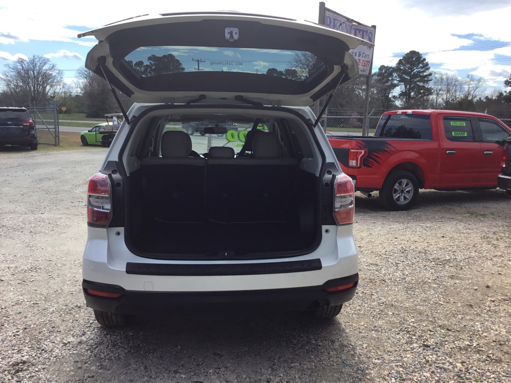2015 Subaru Forester Image 9