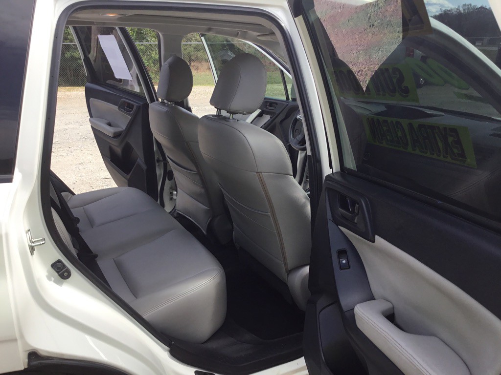 2015 Subaru Forester Image 10