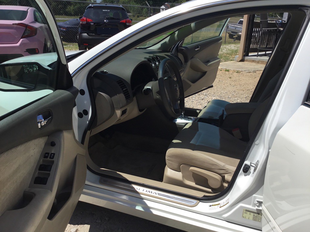 2011 Nissan Altima Image 10