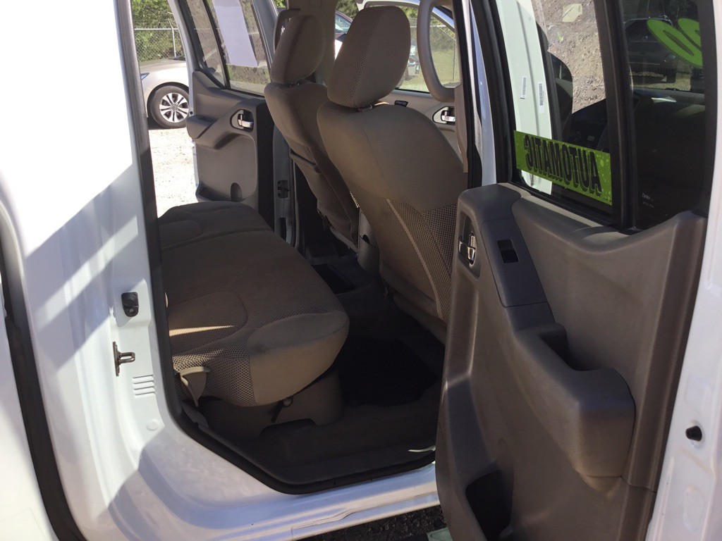 2015 Nissan Frontier Image 10