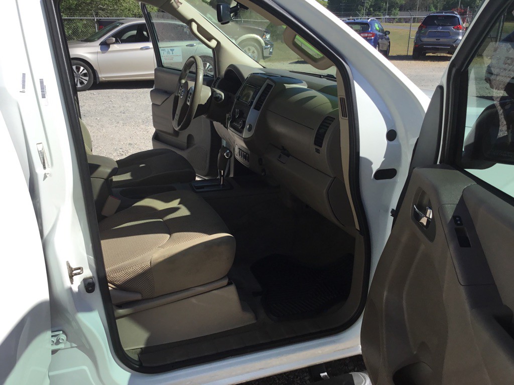 2015 Nissan Frontier Image 11