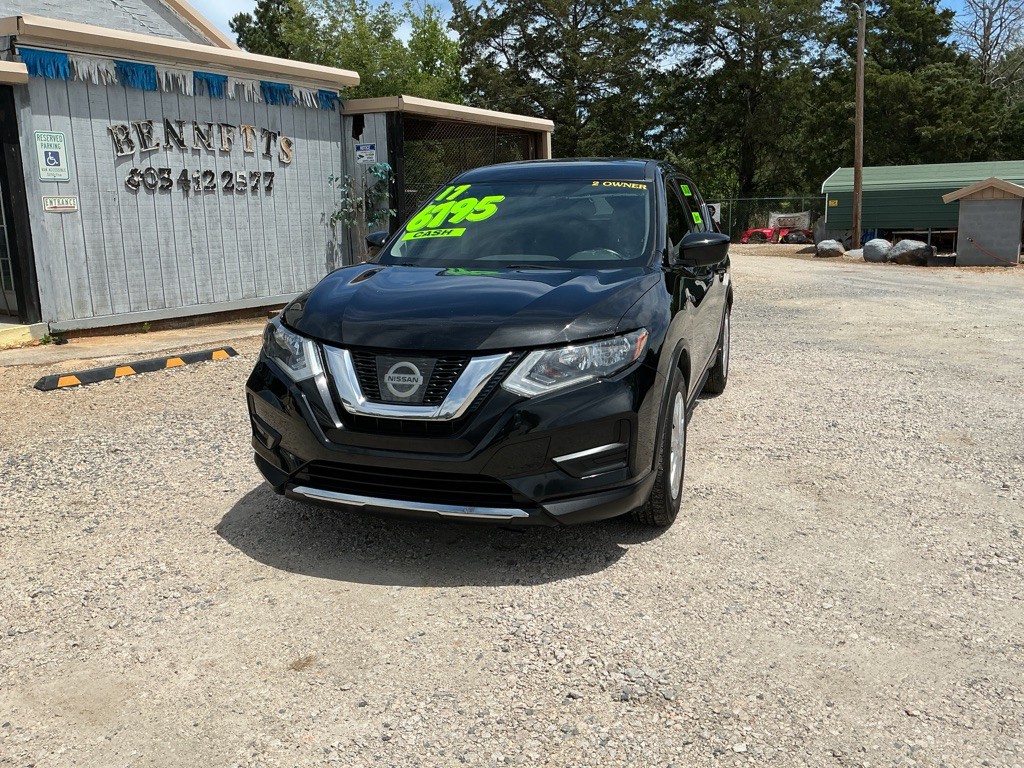 2017 Nissan Rogue Image 1